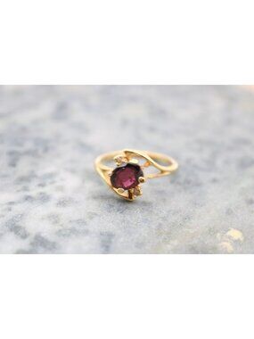Amethyst Gemstone and Clear Rhinestones Ring Gold Tone Size 7.5 Elegant Dainty